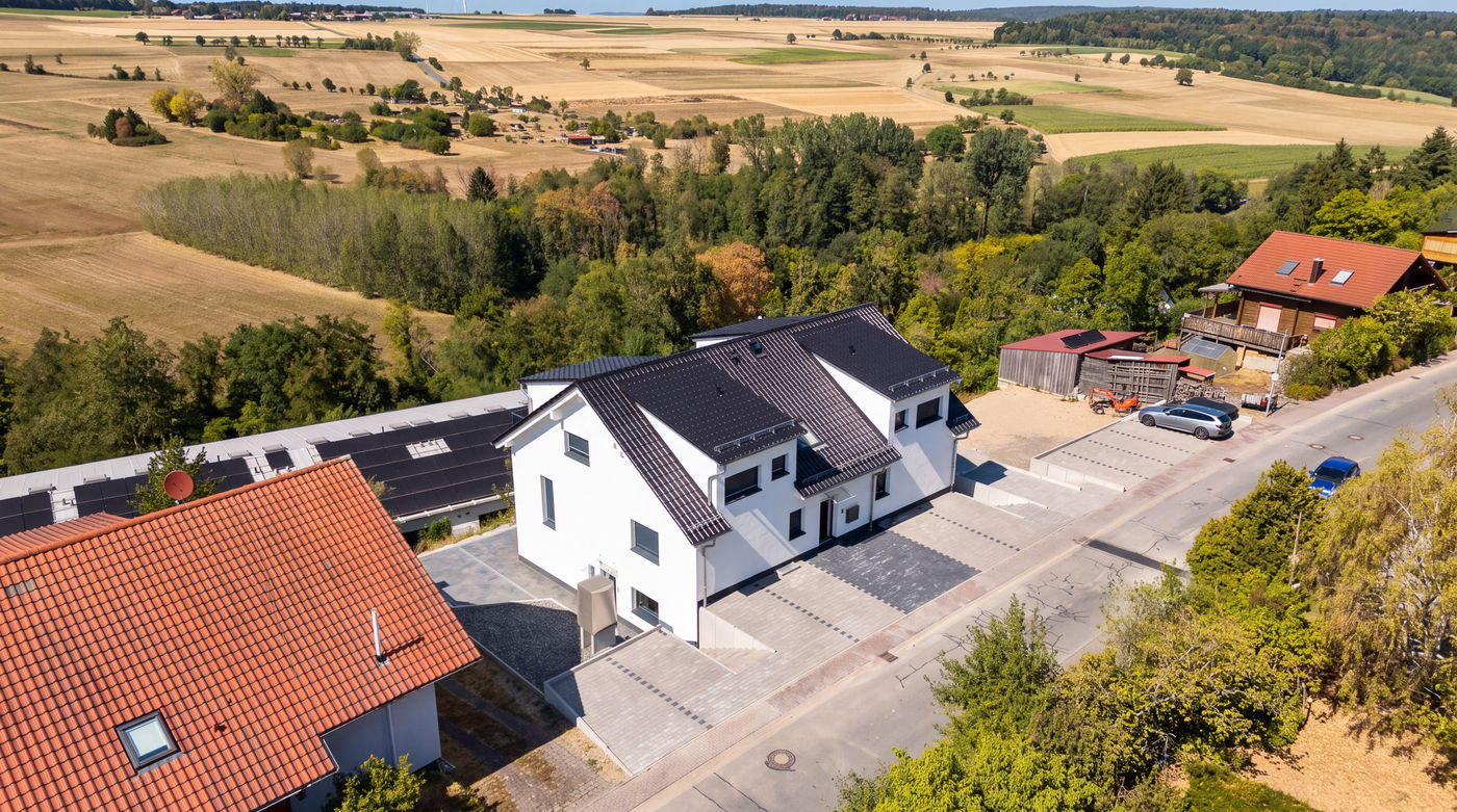 Das Gebäude in Ortsrandlage im Odenwald